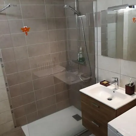F2, Quartier Jeanne D'arc Apartment